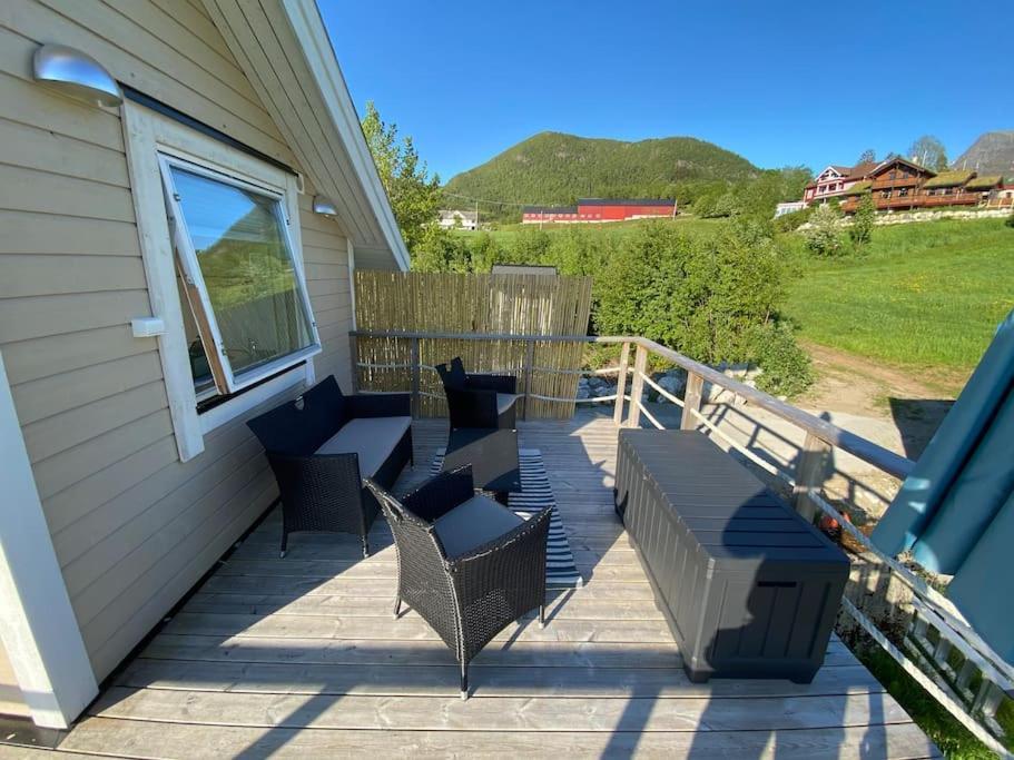 Minihus Med Drommeutsikt Til Sunnmorsalpene Lägenhet