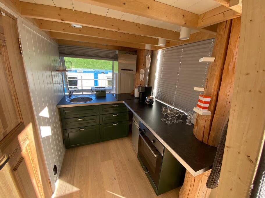Minihus Med Drommeutsikt Til Sunnmorsalpene Lägenhet